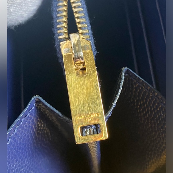 Yves Saint Laurent Grain De Poudre Matelassé Leather Monogram Zip Around Wallet - Picture 12 of 14